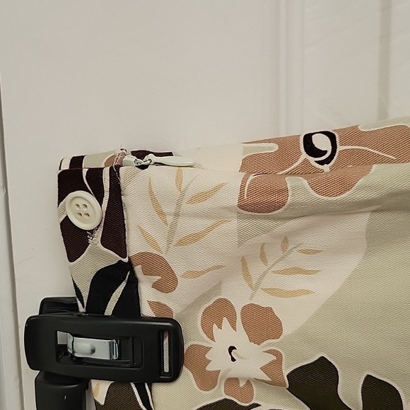 Briggs Women's Floral Cropped Pants - Picture 5 of 13